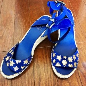 ✨🦋 Handpainted Vince Camuto Leather Wedges 🦋✨